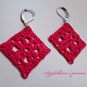 Kolczyki różowe wykonane na szydełku 