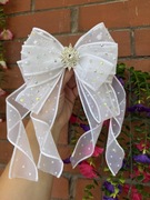 Biała prześliczna kokardka 