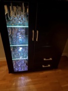 Witryna meblowa z podświetleniem LED