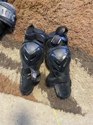 Ochraniacze na kolana na cross