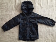 Granatowa kurtka wiatrówka z kapturem w dinozaury 110 - 116