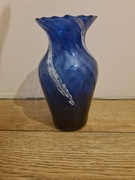 Kobaltowy wazon niebieski szklany falowany z domieszką białego