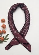 Burgundowa apaszka na szyję w drobny wzór
