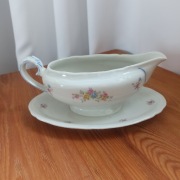 Stara porcelanowa sosierka