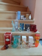 Puste butelki po markowych perfumach wraz z opakowaniami,11 sztuk