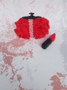 Figurki torebka i szminkana tort . 