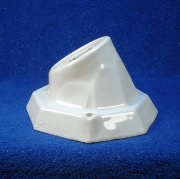 Biała , ośmiokątna, porcelanowa oprawa kątowa do lampy vintage