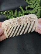 Ręcznie robiony grzebień z drewna