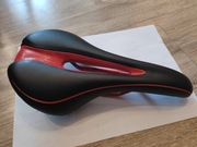 Czarno-czerwone siodełko VELO