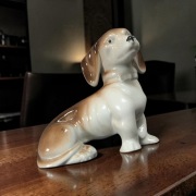 Jamnik figurka porcelanowa 