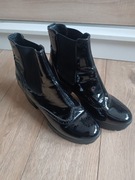 Czarne lakierowane botki 