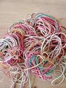 300 sztuk gumek recepturek, różne kolory, cienkie gumki