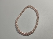 Bransoletkę z brzoskwiniowych pereł plastikowych