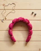 Różowa opaska do włosów do mycia twarzy z piankową wkładką w gwiazdki 