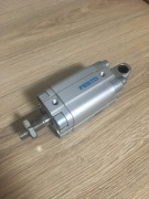 Siłownik pneumatyczny Festo