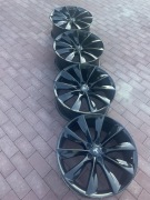 Tesla S felgi 21 cali 