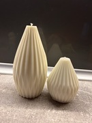 Zestaw białych świeczkę stożków