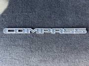 Emblemat na drzwi Jeep Compass 2017 ->