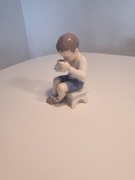 "VIKTOR" BING & GRONDAHL NR 1713 Chłopiec pijący 