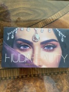 Huda Beauty Desert Dusk paletka 