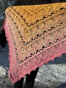 Ręcznie robiona chusta ażurowa