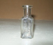 Butelka po perfumach XIX w. J.D. Sommer Warszawa