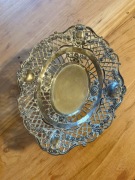 Patera metalowa na nodze, ażurowa, vintage