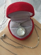 Piękny łańcuszek z Maryją naszyjnik Matka Boska stal zawieszka perłowa cudo