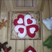 Zestaw 4 zawieszek na choinkę, serduszko filcowe czerwone, białe, święta