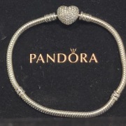 Bransoletka Pandora srebrna S925. 18 rozmiar 