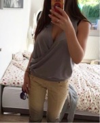 Top By insomnia bluzka dekolt V odkryte ramiona M