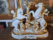 Figurka  scena rodzajowa" dzieci na koniach " Capodimonte swarovski