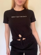Czarna bluzka bluzeczka z napisem H&M XS wiązana tie z krótkim rękawem