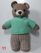 Miś szydełkowy w spodniach i sweterku