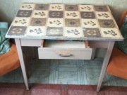 Stary stół kuchenny z szufladą PRL do odnowienia