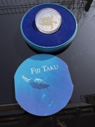 Fiji 2 Dollars – Hawksbill Turtle (Taku) z 2010 roku, m New Zealand