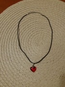 Naszyjnik rzemyk z czerwonym serduszkiem