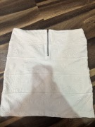 Biała spódnica mini tłoczona obcisła ołówkowa zamek