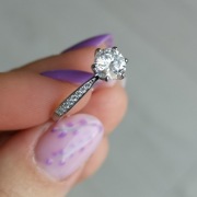 Srebrny pierścionek z Mosanitami rozmiar 14 - zaręczyny, ślub, urodziny