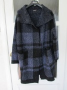 Krótki płaszcz dzianinowy damski Lara Fabio