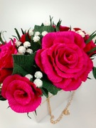 Ozdobna torebka z różami z krepiny 