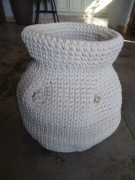 Okrągła kremowa osłonka - sakwa.