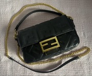 Fendi czarna mini bagietka ze skóry