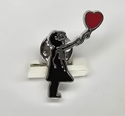 Przypinka, jest super, ale i tak nie kupisz 