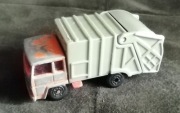 Matchbox Superfast Refuse Truck (forma z 79, metalowe podwozie) 89-91