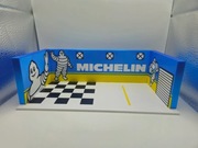Diorama MICHELIN Hot Wheels 1:64 Garaż