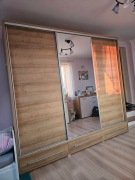 szafa przesuwna trzydrzwiowa z lustrem, półki + drążek 255x215x66
