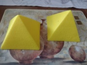 Piramidy. Modele plastikowe do zabawy lub dioram. Akcesoria. Figurki
