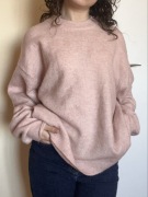 Pudrowy różowy sweter H&M - rozmiar M, miękki i ciepły