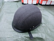 Kask orzeszek z daszkiem czarny mat L